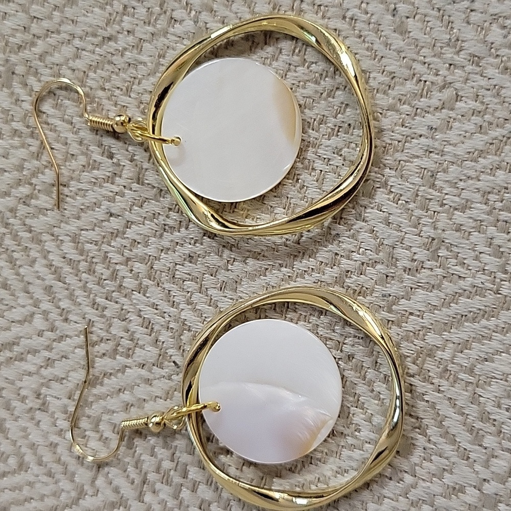 SEASHELL RING DROP EARRINGS - Picture 7 of 7